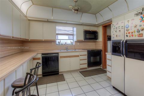 1005 W 33rd Pl, Hialeah, FL 33012 photo 8