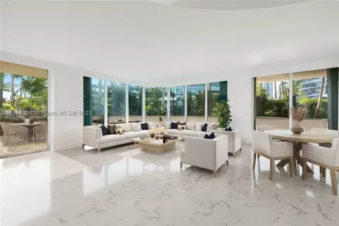 300 S Pointe Dr #303, Miami Beach, FL 33139