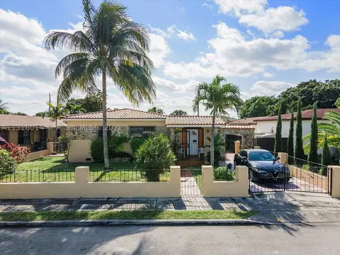 534 E 30th St, Hialeah, FL 33013 photo 1