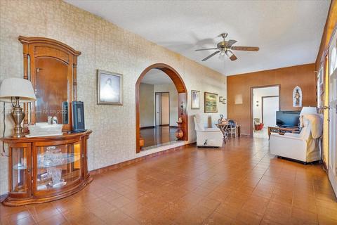 534 E 30th St, Hialeah, FL 33013 photo 3