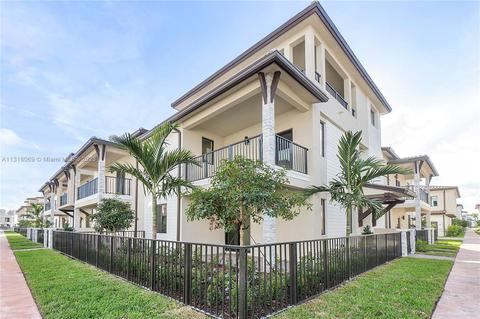 4572 NW 83rd Pkwy, Doral, FL 33166