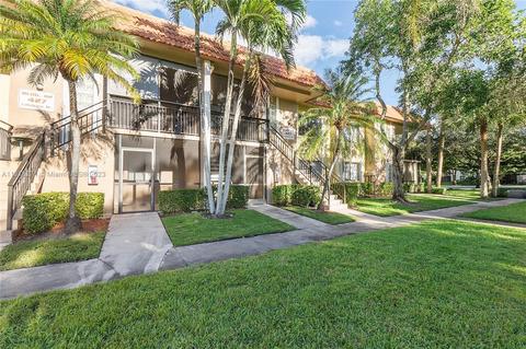 427 Lakeview Dr #204, Weston, FL 33326