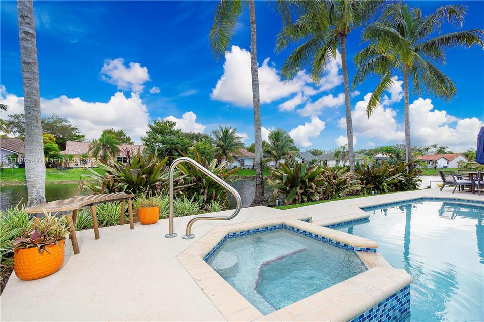  8930 NW 45th Ct, Coral Springs, FL 33065 photo 3