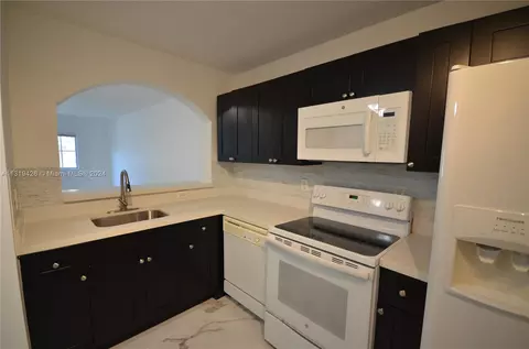 1241 SE 29th St #102, Homestead, FL 33035