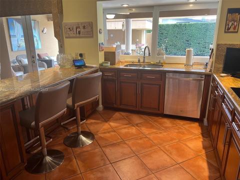 6810 Pinehurst Dr, Hialeah, FL 33015 photo 8