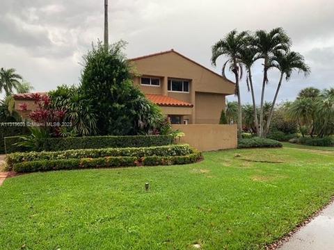 6810 Pinehurst Dr, Hialeah, FL 33015 photo 2