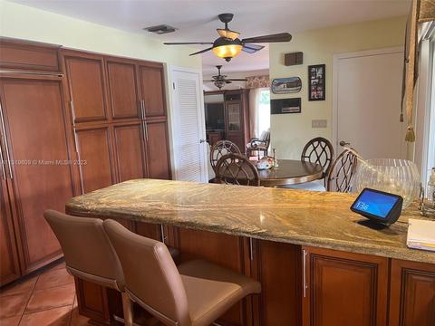 6810 Pinehurst Dr, Hialeah, FL 33015 photo 7