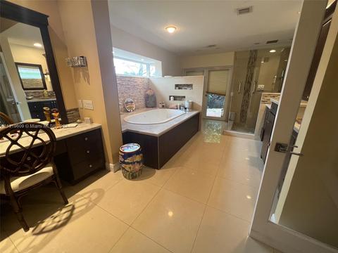 6810 Pinehurst Dr, Hialeah, FL 33015 photo 11