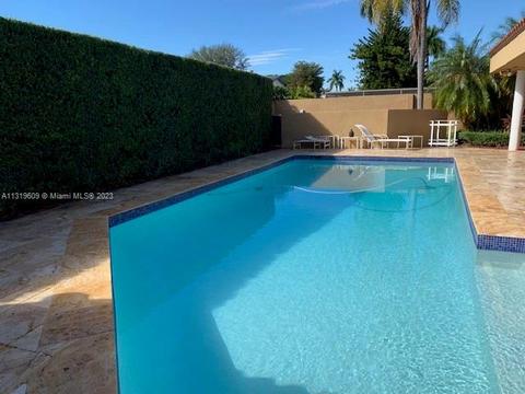6810 Pinehurst Dr, Hialeah, FL 33015 photo 5