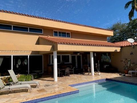 6810 Pinehurst Dr, Hialeah, FL 33015 photo 21