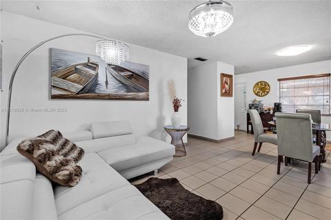 426 E 41st St, Hialeah, FL 33013 photo 8