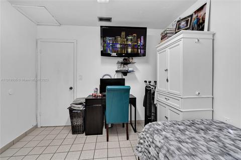 426 E 41st St, Hialeah, FL 33013 photo 14