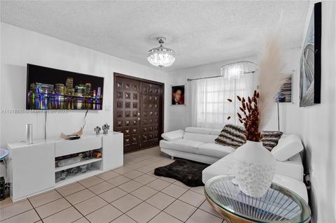 426 E 41st St, Hialeah, FL 33013 photo 9