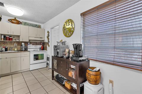 426 E 41st St, Hialeah, FL 33013 photo 11