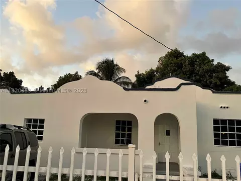 1237 NW 27th St, Miami, FL 33142