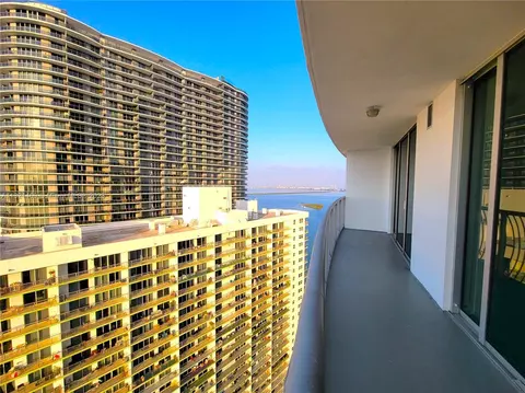 1750 N Bayshore Dr #4111, Miami, FL 33132