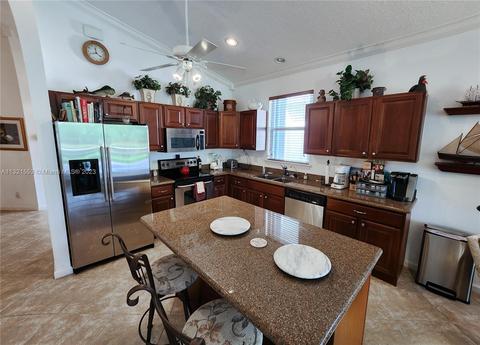 4585 SE Bridgetown Ct, Stuart, FL 34997 photo 2