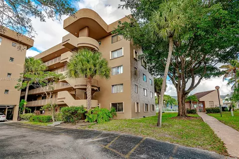 8030 Hampton Blvd #302, North Lauderdale, FL 33068