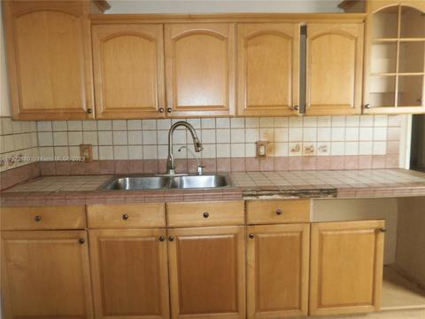 4747 E 9th Ct, Hialeah, FL 33013 photo 5