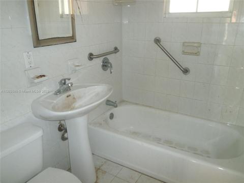 4747 E 9th Ct, Hialeah, FL 33013 photo 6