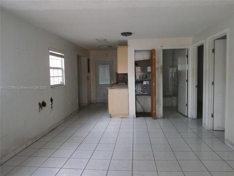 4747 E 9th Ct, Hialeah, FL 33013 photo 4