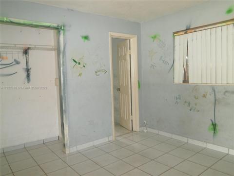 4747 E 9th Ct, Hialeah, FL 33013 photo 14