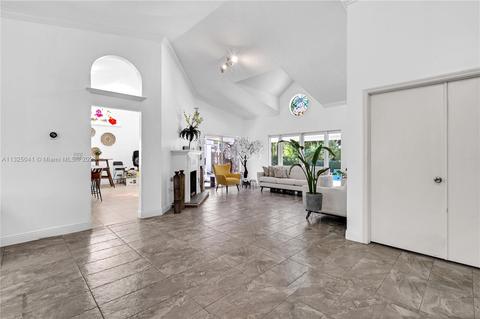 19712 NW 88th Ave, Hialeah, FL 33018