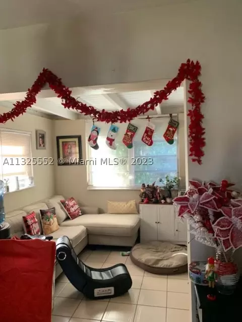 4560 W 8th Ct, Hialeah, FL 33012 photo 1