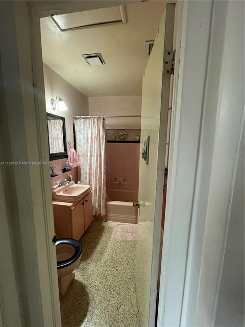 4448 E 8th Ct, Hialeah, FL 33013 photo 7