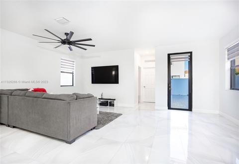 3473 W 109th Pl, Hialeah, FL 33018 photo 3