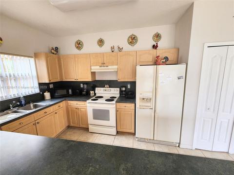 7055 W 4th Ct, Hialeah, FL 33014 photo 8