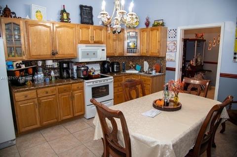 2725 W 55th Pl, Hialeah, FL 33016 photo 5