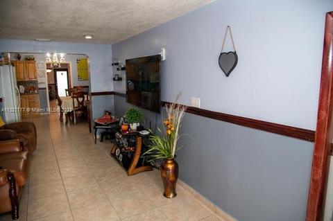 2725 W 55th Pl, Hialeah, FL 33016 photo 13