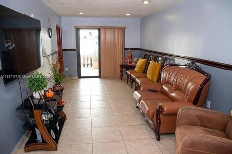 2725 W 55th Pl, Hialeah, FL 33016 photo 9