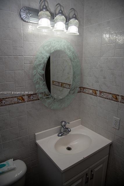 2725 W 55th Pl, Hialeah, FL 33016 photo 14