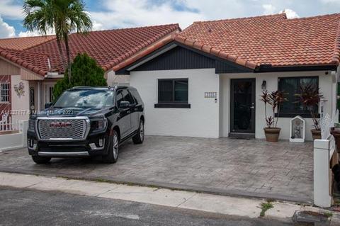 2725 W 55th Pl, Hialeah, FL 33016 photo 1