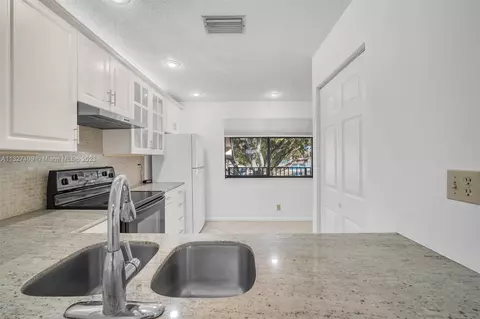144 S Laurel Dr #605, Margate, FL 33063 photo 13