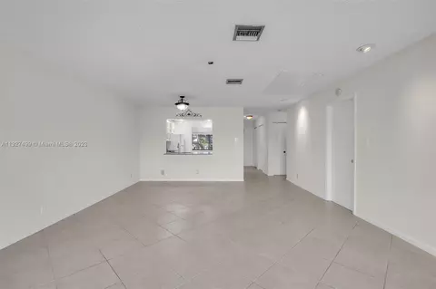144 S Laurel Dr #605, Margate, FL 33063 photo 4