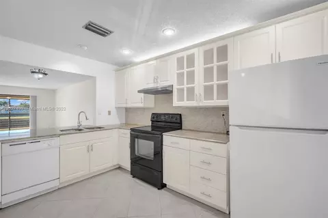 144 S Laurel Dr #605, Margate, FL 33063 photo 14