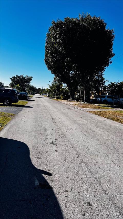 650 W 39 Pl, Hialeah, FL 33012 photo 6