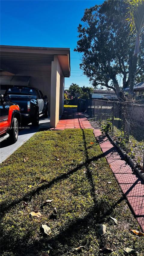 650 W 39 Pl, Hialeah, FL 33012 photo 3