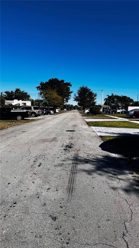 650 W 39 Pl, Hialeah, FL 33012 photo 7