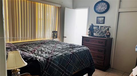 650 W 39 Pl, Hialeah, FL 33012 photo 9