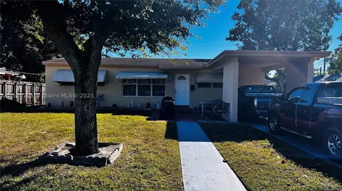 650 W 39 Pl, Hialeah, FL 33012 photo 1