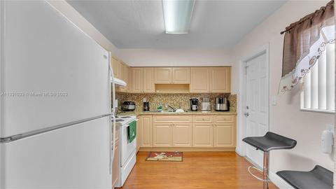 4266 E 8th Ln, Hialeah, FL 33013 photo 14