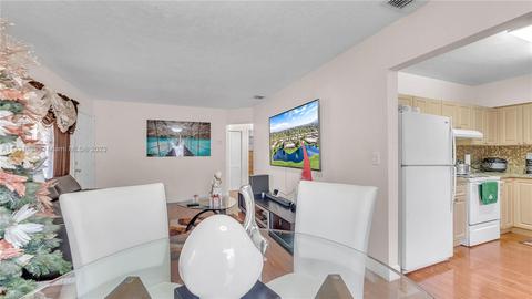 4266 E 8th Ln, Hialeah, FL 33013 photo 8