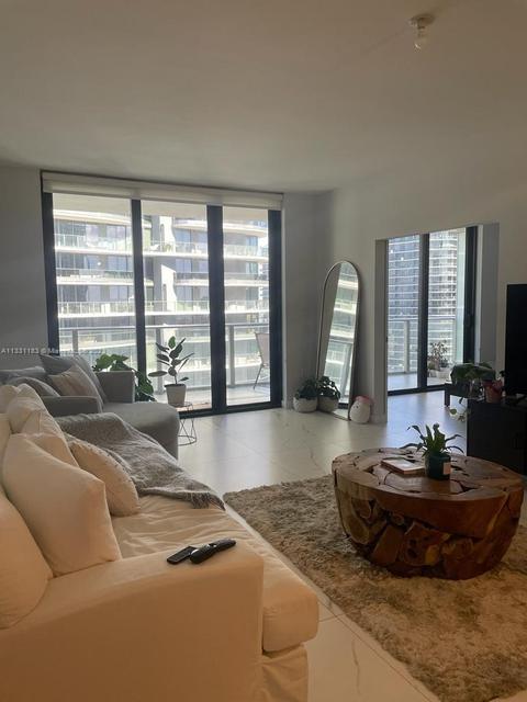 1010 Brickell Ave #4107, Miami, FL 33131