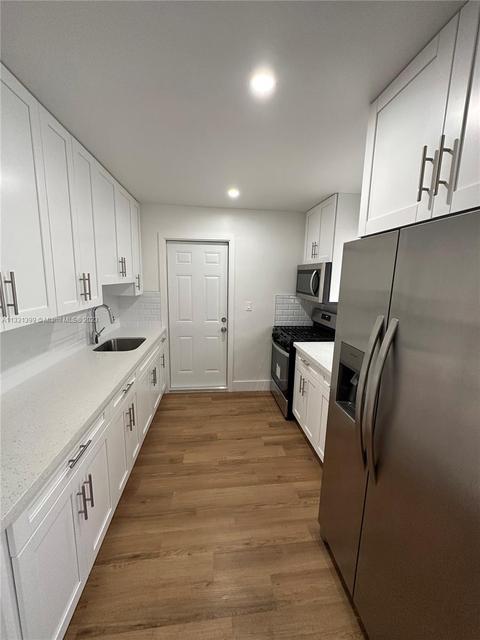 5070 E 3rd Ave, Hialeah, FL 33013 photo 1