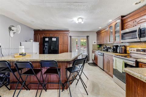 556 E 62nd St, Hialeah, FL 33013 photo 9