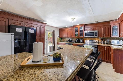 556 E 62nd St, Hialeah, FL 33013 photo 11